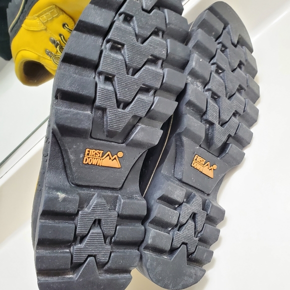 FIRST DOWN Low Top Lug Boots Yellow - Picture 11 of 11